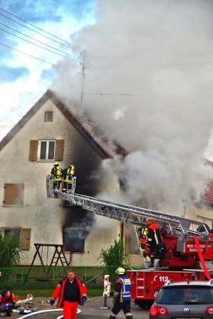 Schlimmer Brand in ziemetshausen, bei dem fünf Menschen teils lebensbedrohlich verletzt wurden.