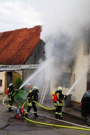 Schlimmer Brand in ziemetshausen, bei dem fünf Menschen teils lebensbedrohlich verletzt wurden.