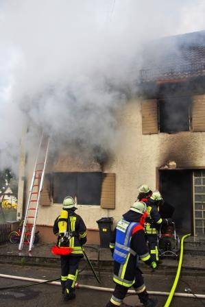 Schlimmer Brand in ziemetshausen, bei dem fünf Menschen teils lebensbedrohlich verletzt wurden.