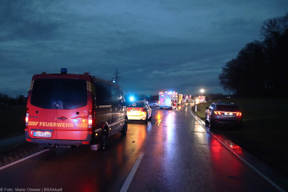 Am heutigen 12. Dezember 2023 ereignete sich gegen 16.20 Uhr ein schwerer Verkehrsunfall auf der Staatsstraße 2025 nahe Offingen