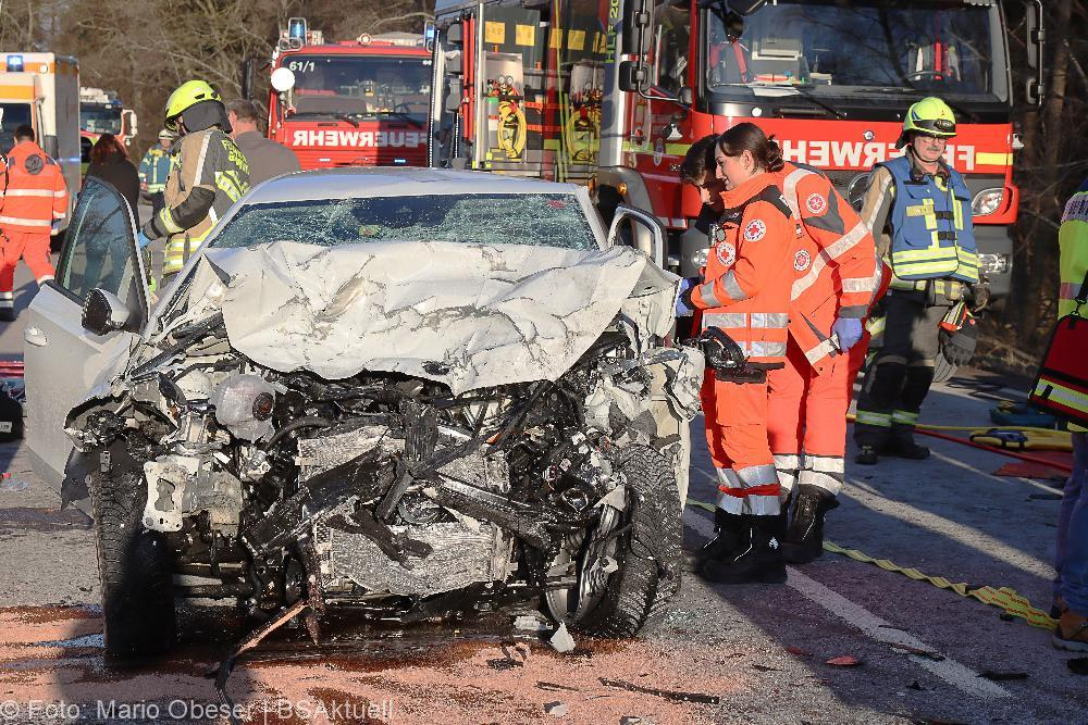 Am heutigen Freitagnachmittag, 19.01.2024, ereignete sich auf der Staatsstraße 2509, zwischen Leipheim und Unterfahlheim gegen 14.45 Uhr ein Verkehrsunfall mit schweren Folgen.