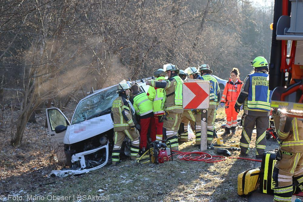 Am heutigen Freitagnachmittag, 19.01.2024, ereignete sich auf der Staatsstraße 2509, zwischen Leipheim und Unterfahlheim gegen 14.45 Uhr ein Verkehrsunfall mit schweren Folgen.