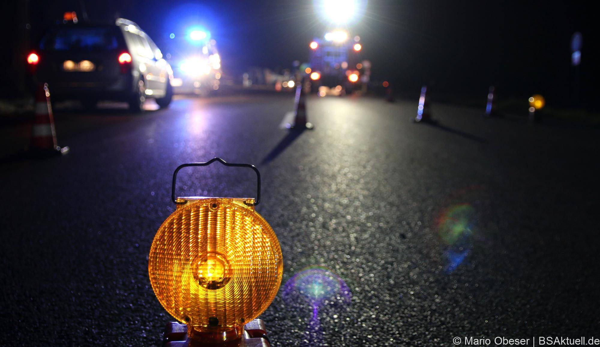 Warnlampe auf der Fahrbahn zur Kontrollstelle