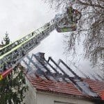 Dachstuhl eines ehemaligen Bauernhauses bei Brand zerstört