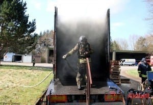 Freiwilliige Feuerwehr Leipheim übte im Brandcontainer.