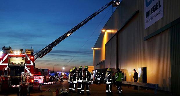 Inspektion bei der Freiwilligen Feuerwehr Günzburg 2016 - Einsatzübung bei der Fa. Wiegel.