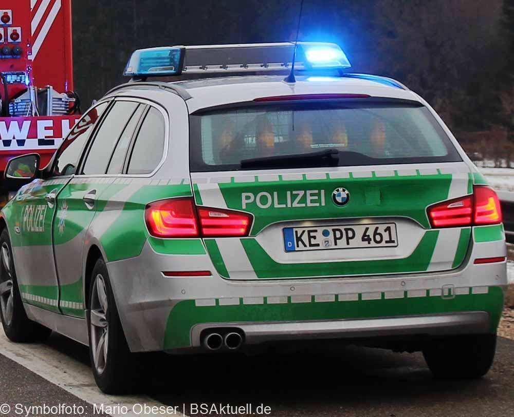 Polizeifahrzeug Autobahnpolizei mit Blaulicht