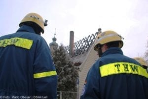 Brand Lauingen Asylbewerberunterkunft Feuerwehr und THW