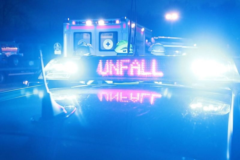 Unfall Polizei Feuerwehr Rettungsdienst Blaulicht