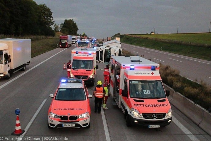 Verkehrsunfall LKW auf A8 zwischen Guenzburg-Burgau