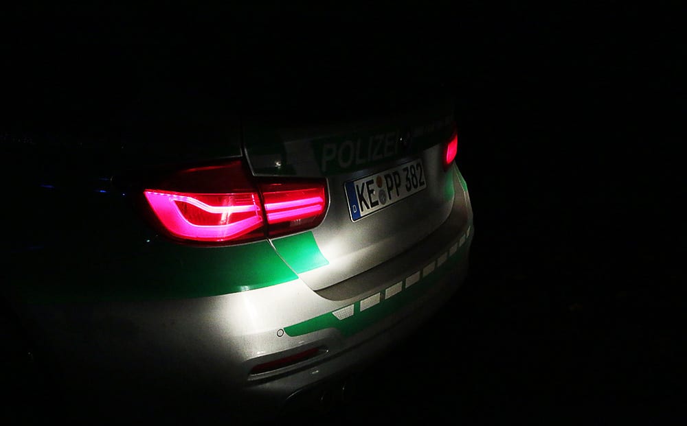 Polizeifahrzeug Dunkel