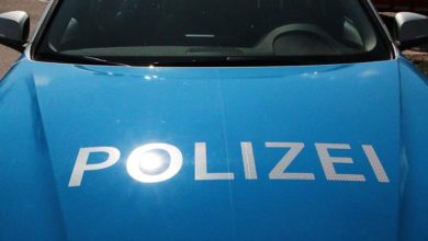 Polizeifahrzeug Schriftzug Polizei Front