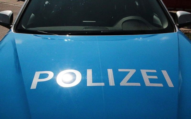 Polizeifahrzeug Schriftzug Polizei Front