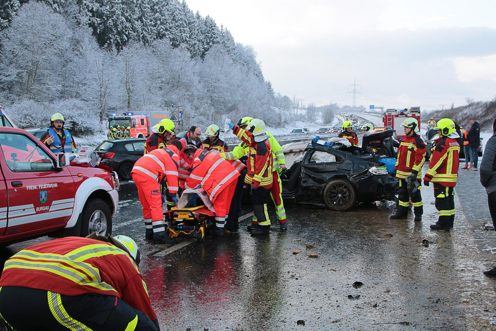 Unfall A8 Burgau – Guenzburg MAssenkarambolage 190120 21