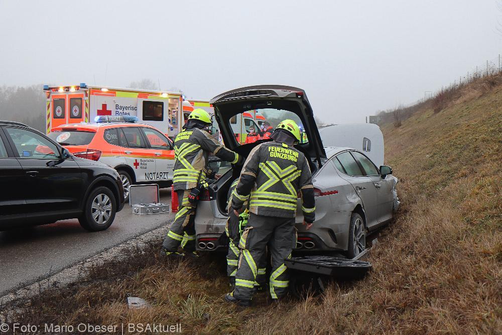 Unfall A8 Guenzburg-Leipheim 26122021