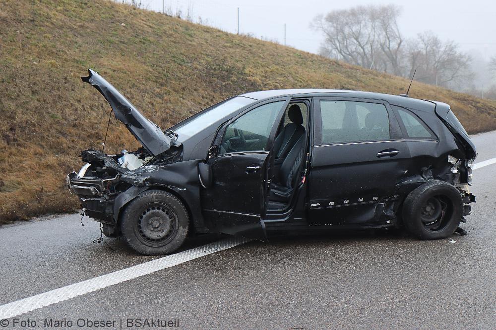 Unfall A8 Guenzburg-Leipheim 26122021