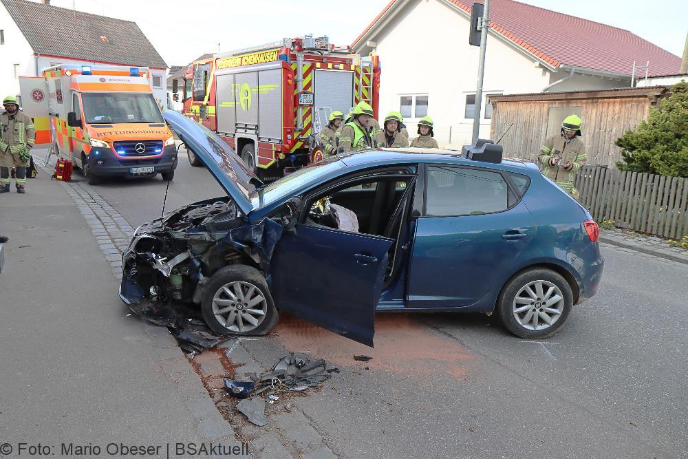 Am heutigen Sonntagnachmittag kam es in Oxenbronn zu einem Zusammenstoß zwischen einem Pickup und einem Pkw.