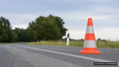 KI-generiertes Symbolfoto zu Verkehrsunfall bei Altenmünster-Hennhofen
