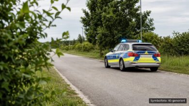 KI-generiertes Symbolfoto zu Verkehrsunfall bei Nordendorf