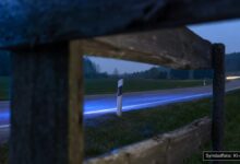 KI-generiertes Symbolfoto zu Sachbeschädigung / Gefährlicher Eingriff in den Straßenverkehr bei Krumbach, Lettenberg