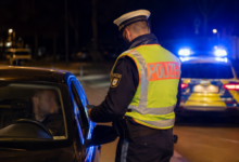 Beitragsbild zu Poser-Kontrolle in Illertissen: Zwei Autofahrer wegen „Schubknallen“ auffällig