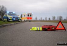 KI-generiertes Symbolfoto zu Verkehrsunfall bei Günzburg