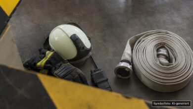 KI-generiertes Symbolfoto zu Brand bei Durach