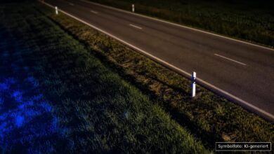KI-generiertes Symbolfoto zu Verkehrsunfall mit gestohlenem Fahrzeug bei Göppingen