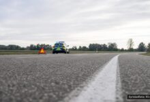KI-generiertes Symbolfoto zu Verkehrsunfall bei Königsbrunn
