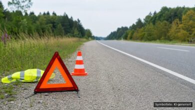 KI-generiertes Symbolfoto zu Verkehrsunfall bei Autobahnkreuz Ulm/Elchingen, A7