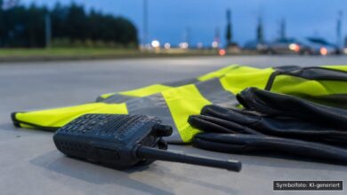 KI-generiertes Symbolfoto zu Polizeieinsatz / Verkehrskontrolle mit Flucht bei Fürth