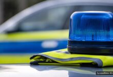 KI-generiertes Symbolfoto zu Verkehrsunfall mit Fahrerflucht bei Affing