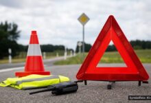 KI-generiertes Symbolfoto zu Verkehrsunfall bei Dietenheim