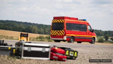 KI-generiertes Symbolfoto zu Fahrzeugbrand bei Kronburg-Hackenbach