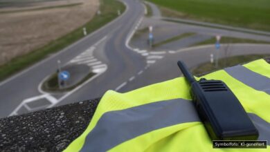 KI-generiertes Symbolfoto zu Verkehrsunfall bei Untergermaringen