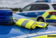 KI-generiertes Symbolfoto zu Verkehrsunfall bei Uttenweiler