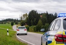 KI-generiertes Symbolfoto zu Verkehrsunfallflucht bei Buchenberg