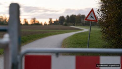 KI-generiertes Symbolfoto zu Verkehrsunfall bei Kreisstraße zwischen Bayerdilling und Wallersdorf