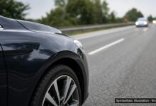 KI-generiertes Symbolfoto zu Verkehrsunfall bei A8 bei Köngen, Fahrtrichtung Stuttgart