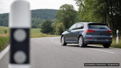 KI-generiertes Symbolfoto zu Verkehrsunfall bei B10 bei Gingen an der Fils