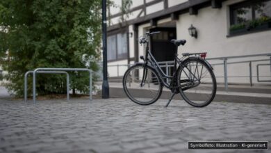 KI-generiertes Symbolfoto zu Sturz mit Fahrrad bei Nördlingen