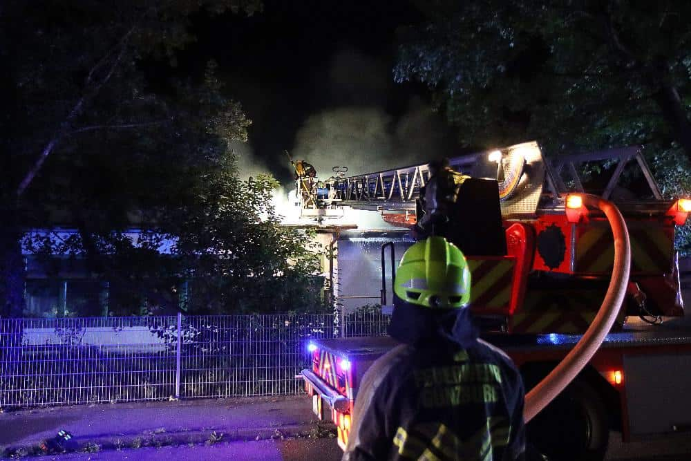 In Günzburg war es in den frühen Samstagmorgenstunden zu einem Brand gekommen, bei dem ein Kindergarten stark beschädigt wurde.