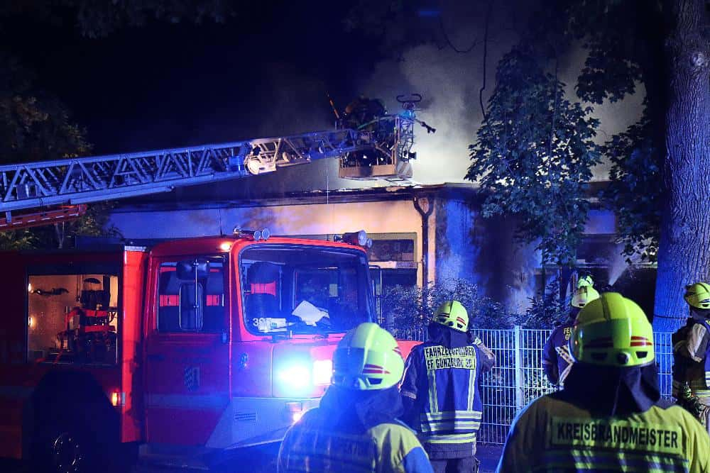 In Günzburg war es in den frühen Samstagmorgenstunden zu einem Brand gekommen, bei dem ein Kindergarten stark beschädigt wurde.