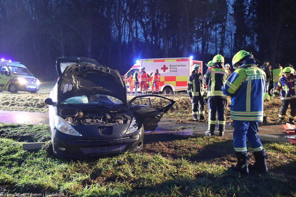 Am heutigen 12. Dezember 2023 ereignete sich gegen 16.20 Uhr ein schwerer Verkehrsunfall auf der Staatsstraße 2025 nahe Offingen