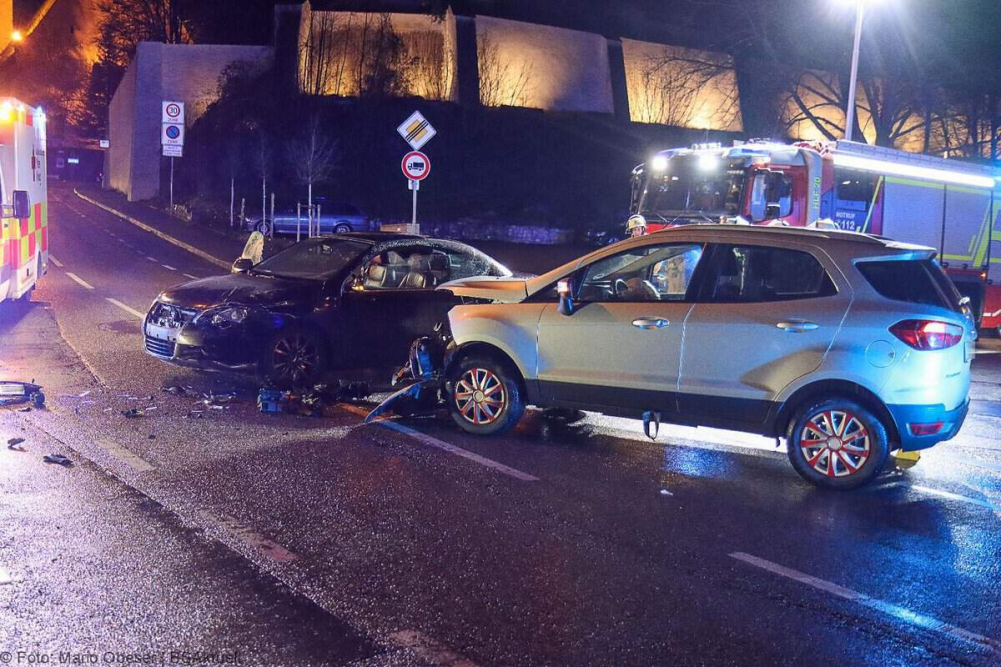 Am Samstagnachmittag, den 07. Dezember 2024, ereignete sich auf der Straße Stadtberg in Leipheim ein Verkehrsunfall, bei dem zwei Fahrzeuge kollidierten.